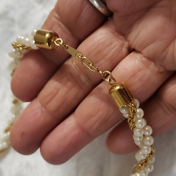 White Faux Twisted Seed Pearl Necklace & Gold Tone Chain Accent Threaded . - Picture 8 of 9